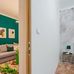 Apartment Cozy Eden 1br Retreat In Bp Cen -wi-fi And Ac Budapest