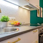 Cozy Eden 1br Retreat In Bp Cen -wi-fi And Ac Budapest