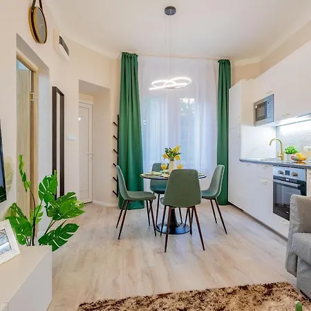 Cozy Eden 1br Retreat In Bp Cen -wi-fi And Ac Budapest